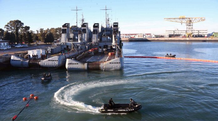 EL SERVICIO DE SALVAMENTO DE LA ARMADA SE ADIESTRÓ EN PUERTO BELGRANO