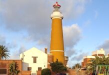 LA IMPORTANCIA DE LAS LUCES DE LOS FAROS EN LA NAVEGACIÓN NOCTURNA