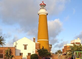 LA IMPORTANCIA DE LAS LUCES DE LOS FAROS EN LA NAVEGACIÓN NOCTURNA