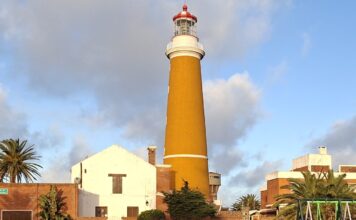 LA IMPORTANCIA DE LAS LUCES DE LOS FAROS EN LA NAVEGACIÓN NOCTURNA