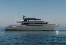 SANLORENZO PRESENTA EL NUEVO YATE INSIGNIA DE LA GAMA CROSSOVER: EL MODERNO SX120