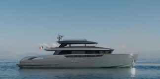 SANLORENZO PRESENTA EL NUEVO YATE INSIGNIA DE LA GAMA CROSSOVER: EL MODERNO SX120