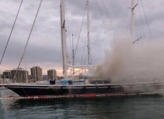 ESPAÑA – SE INCENDIA UN VELERO DE 20 METROS EN BADALONA SIN DAÑOS MAYORES