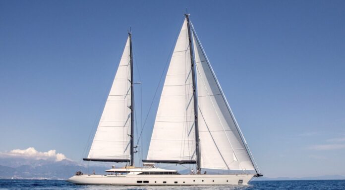 SÍMBOLO DE EXCELENCIA E INNOVACIÓN, EL S/Y KATANA DE PERINI NAVI OFRECE MÁXIMA EFICIENCIA, VERSATILIDAD Y SEGURIDAD