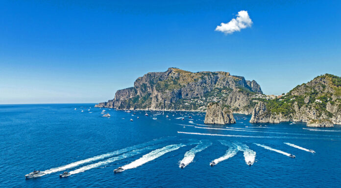 PERSHING CELEBRA 40 AÑOS DE HISTORIA E INNOVACIÓN EN EL MAGNÍFICO ENTORNO DE LA ISLA DE CAPRI