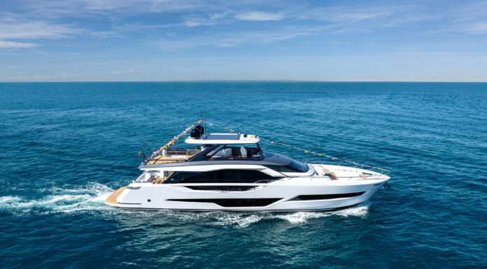 FERRETTI YACHTS 800: EL NUEVO FLYBRIDGE QUE REDEFINE EL CONFORT Y LA INNOVACIÓN A BORDO