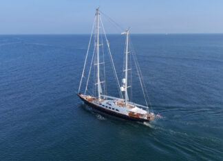 LA DIVISIÓN REFIT DE CANTIERI DI PISA CELEBRA LA ENTREGA DE DOS SUPERYATES DISEÑADOS Y CONSTRUIDOS POR FEADSHIP Y PERINI NAVI