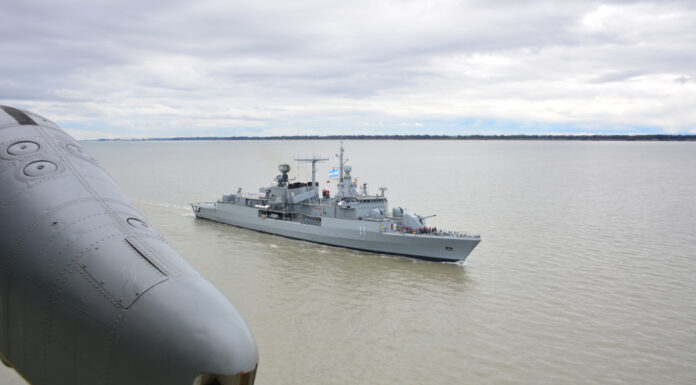 EL DESTRUCTOR ARA LA “ARGENTINA” SE REABASTECIÓ EN NAVEGACIÓN