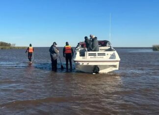 EMBARCACIÓN ARGENTINA QUEDÓ VARADA EN AGUAS URUGUAYAS