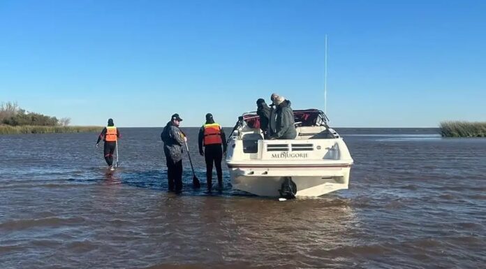 EMBARCACIÓN ARGENTINA QUEDÓ VARADA EN AGUAS URUGUAYAS