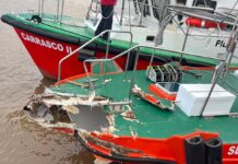 LANCHA DE PRÁCTICOS SUFRE SEVEROS DAÑOS TRAS EMBESTIR UNA BOYA EN EL CANAL PUNTA INDIO