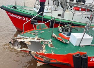 LANCHA DE PRÁCTICOS SUFRE SEVEROS DAÑOS TRAS EMBESTIR UNA BOYA EN EL CANAL PUNTA INDIO