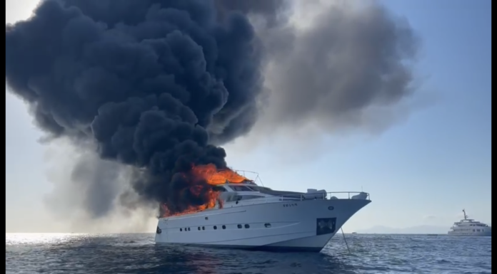 YATE SE INCENDIA Y NAUFRAGA CERCA DE FORMENTERA: SIETE PERSONAS RESCATADAS