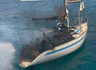 VIDEO – INCENDIO DE UN VELERO IBIZA: LOS TRIPULANTES A SALVO