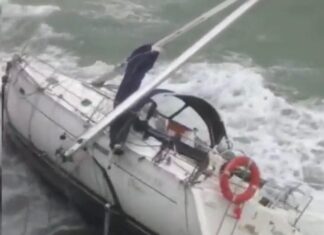 VELERO ENCALLA FRENTE A LA COSTA DE TENERIFE POR DESCONOCIMIENTO DE LA ZONA