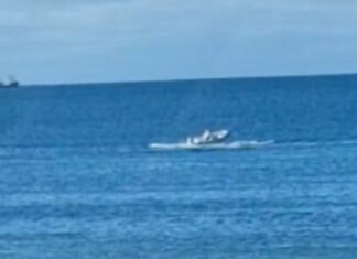 VIDEO – UN SEMIRRIGIDO SIN CONTROL TIRÓ A SU TIMONEL AL MAR EN PUERTO MADRYN