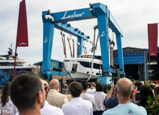AZIMUT LANZA LA PRIMERA UNIDAD DE GRANDE 30M