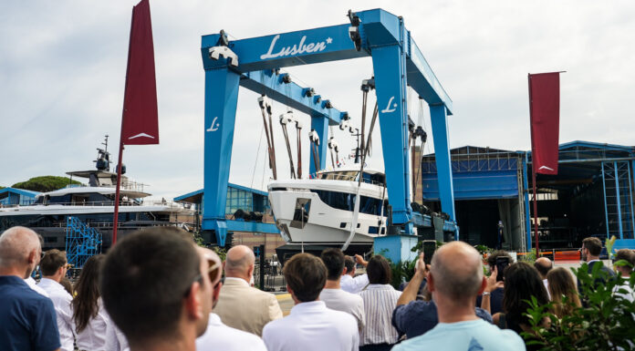 AZIMUT LANZA LA PRIMERA UNIDAD DE GRANDE 30M