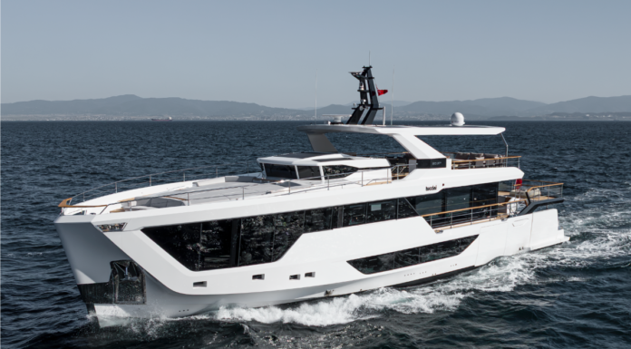 NUMARINE LANZA SU SEGUNDO SUPERYATE HÍBRIDO 30XP