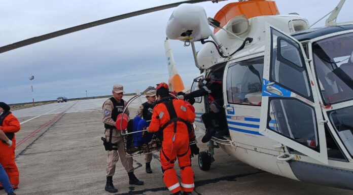 VIDEO – RESCATE EN ALTAMAR: PREFECTURA AEROEVACUÓ A UN JOVEN TRIPULANTE DE UN BUQUE