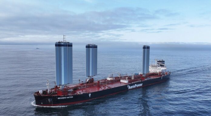 UN HITO EN LA NAVEGACIÓN: EL PRIMER PETROLERO A VELA ARRIBA EN RÓTERDAM