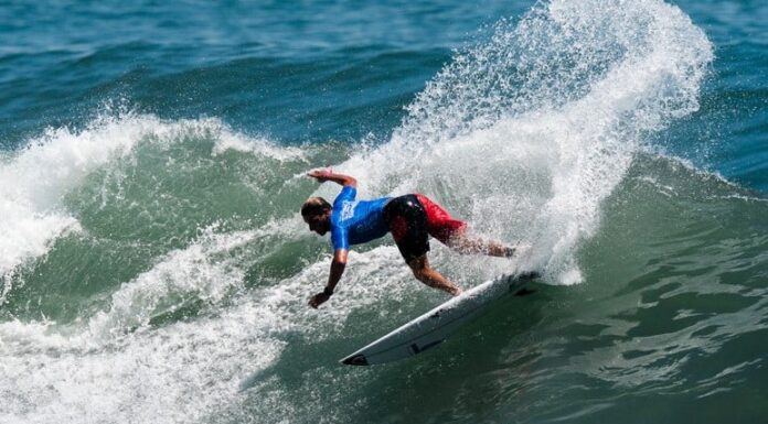 FRANCO RADZIUNAS, EL ÚNICO ARGENTINO QUE SIGUE EN CARRERA EN EL MUNDIAL ISA DE SURF