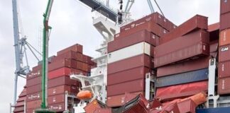 UN CARGUERO ATRACADO PIERDE 67 CONTENEDORES POR LA BORDA EN EL PUERTO DE LONG BEACH