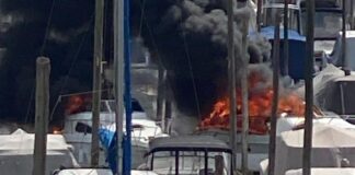 DEVASTADOR INCENDIO DESTRUYE DOS EMBARCACIONES EN SAN FERNANDO