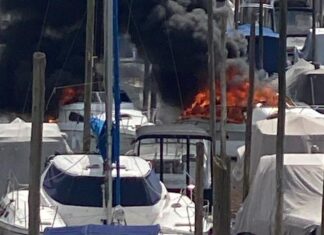 DEVASTADOR INCENDIO DESTRUYE DOS EMBARCACIONES EN SAN FERNANDO