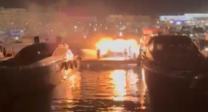UN VIDEO MUESTRA LA ESPECTACULAR EXPLOSIÓN DE UN YATE EN MARINA IBIZA QUE ACABÓ HUNDIDO