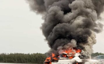 INCENDIO DESTRUYE EL YATE “TANGO” EN EL RÍO PARANÁ CERCA DE VILLA URQUIZA