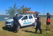 RESCATAN A TRES JÓVENES LUEGO DE QUE UN VELERO VOLCARA POR EL VIENTO EN SANTA ROSA (LA PAMPA)