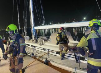 INCENDIO EN UN VELERO EN EL CLUB NÁUTICO DE VALENCIA