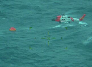 LA GUARDIA COSTERA DE EE. UU. RESCATA A CINCO PERSONAS EN UNA OPERACIÓN DE ALTO RIESGO A 260 MILLAS DE LA COSTA
