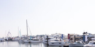 SALÓN NÁUTICO INTERNACIONAL DE ABU DABI 2025: LUJO, INNOVACIÓN Y DEPORTES ACUÁTICOS EN EL GOLFO PÉRSICO