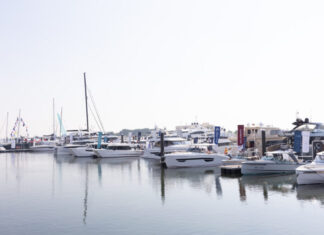 SALÓN NÁUTICO INTERNACIONAL DE ABU DABI 2025: LUJO, INNOVACIÓN Y DEPORTES ACUÁTICOS EN EL GOLFO PÉRSICO