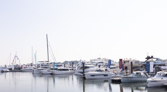 SALÓN NÁUTICO INTERNACIONAL DE ABU DABI 2025: LUJO, INNOVACIÓN Y DEPORTES ACUÁTICOS EN EL GOLFO PÉRSICO