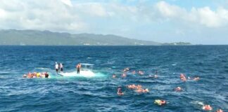 PÁNICO EN SAMANÁ: UN CATAMARÁN CON 55 TURISTAS SE HUNDIÓ DURANTE UNA EXCURSIÓN