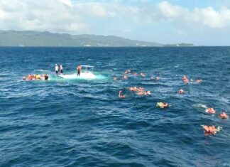 PÁNICO EN SAMANÁ: UN CATAMARÁN CON 55 TURISTAS SE HUNDIÓ DURANTE UNA EXCURSIÓN