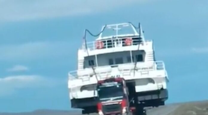 UN CATAMARÁN EN LA RUTA 40: ASOMBRO Y VIRALIZACIÓN EN LA PATAGONIA