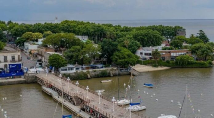 COLONIA INAUGURÓ EL NUEVO MUELLE DE MADERA ANTE GRAN EXPECTATIVA NÁUTICA