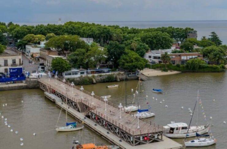 COLONIA INAUGURÓ EL NUEVO MUELLE DE MADERA ANTE GRAN EXPECTATIVA NÁUTICA