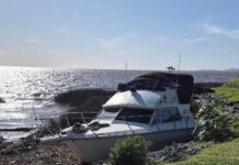APARECIÓ UN YATE VARADO A LA ALTURA DE CALLE ALVEAR, EN MARTÍNEZ