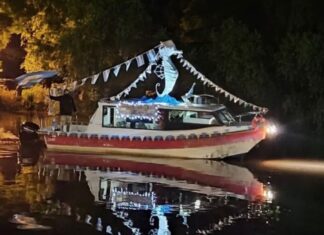 LAS LANCHAS ESCOLARES DIJERON PRESENTE EN LA 41ª FIESTA DE LAS CARROZAS NÁUTICAS