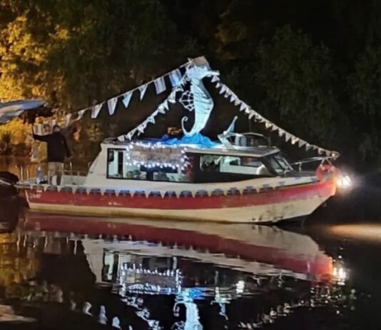 LAS LANCHAS ESCOLARES DIJERON PRESENTE EN LA 41ª FIESTA DE LAS CARROZAS NÁUTICAS