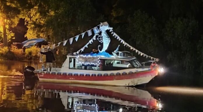 LAS LANCHAS ESCOLARES DIJERON PRESENTE EN LA 41ª FIESTA DE LAS CARROZAS NÁUTICAS