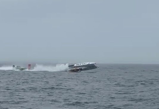 SUSTO EN EL RAID NÁUTICO: VUELCO DEL CATAMARÁN ECLIPSE SIN HERIDOS