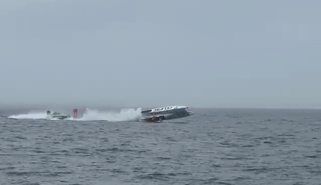 SUSTO EN EL RAID NÁUTICO: VUELCO DEL CATAMARÁN ECLIPSE SIN HERIDOS