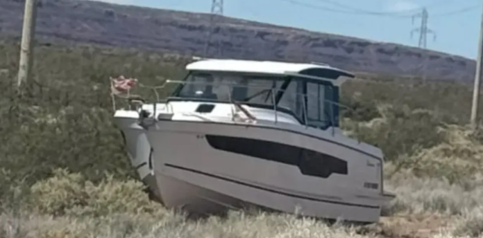 Barco que se desprendió de Trailer en la ruta 237 en Neuquén.