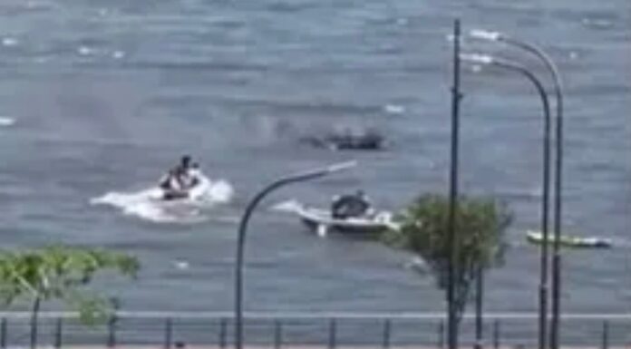 POSADAS – SE INCENDIÓ UNA LANCHA EN LA BAHÍA EL BRETE Y NO HUBO HERIDOS (VIDEO)